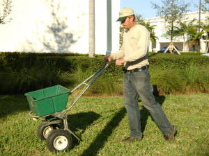 Resized/RoySpreader2.JPG